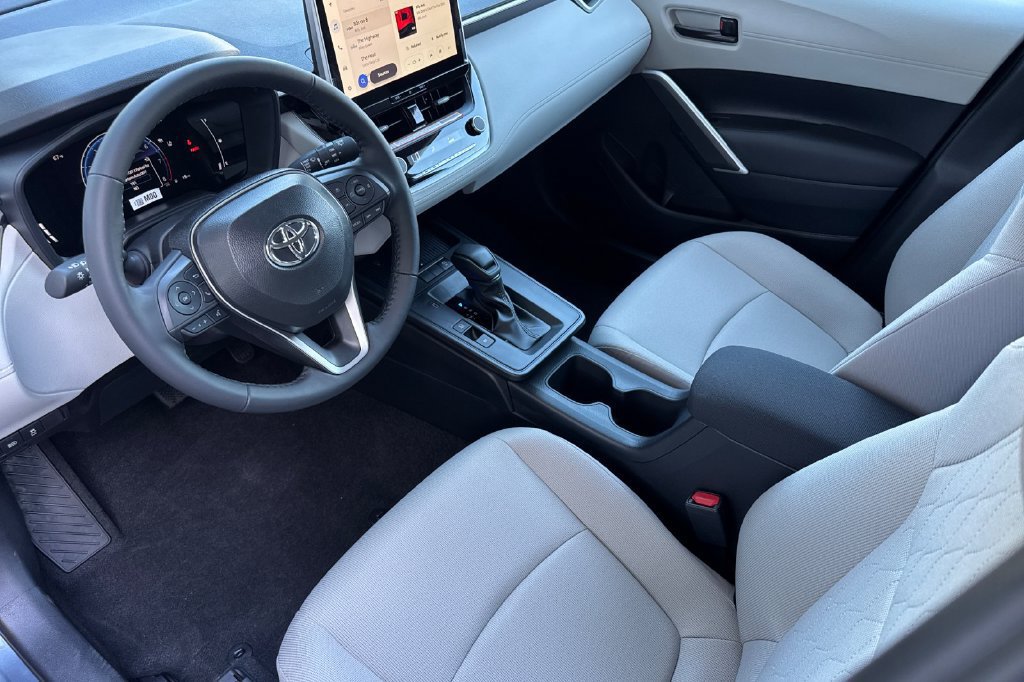 New 2026 Toyota Corolla Cross LE w/ Moonroof Package FWD image 7
