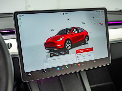 Used 2024 Tesla Model Y Long Range AWD/4WD image 22