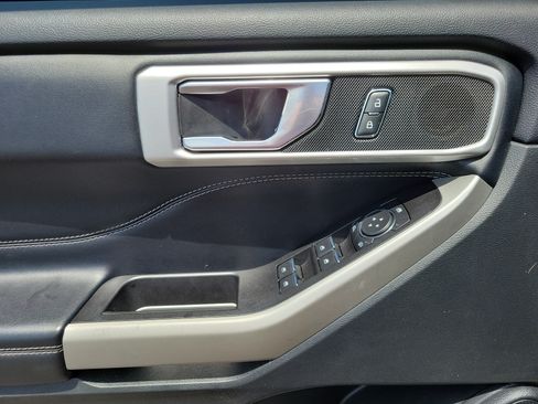 Used 2022 Ford Explorer XLT RWD image 6