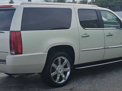 Used 2013 Cadillac Escalade ESV Luxury AWD/4WD image 5