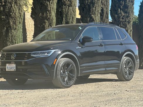 Certified 2024 Volkswagen Tiguan SE R-Line image 8