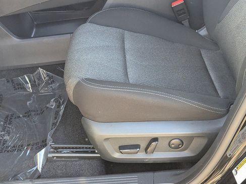 Certified 2025 Nissan Rogue SV image 30