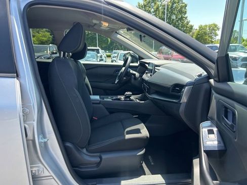 Used 2024 Nissan Rogue S FWD image 18