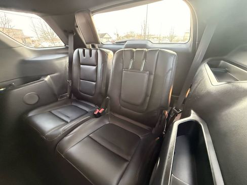 Used 2017 Ford Explorer XLT w/ Equipment Group 202A image 12