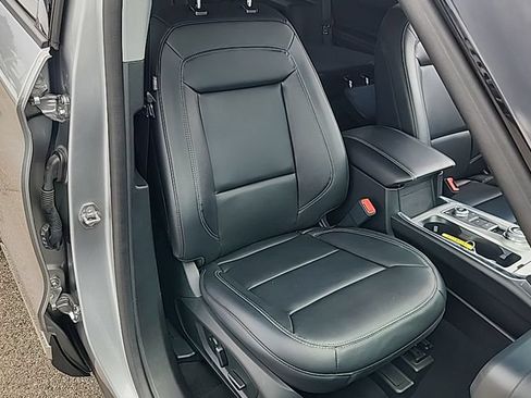 Used 2024 Ford Explorer XLT w/ Equipment Group 202A AWD/4WD image 6