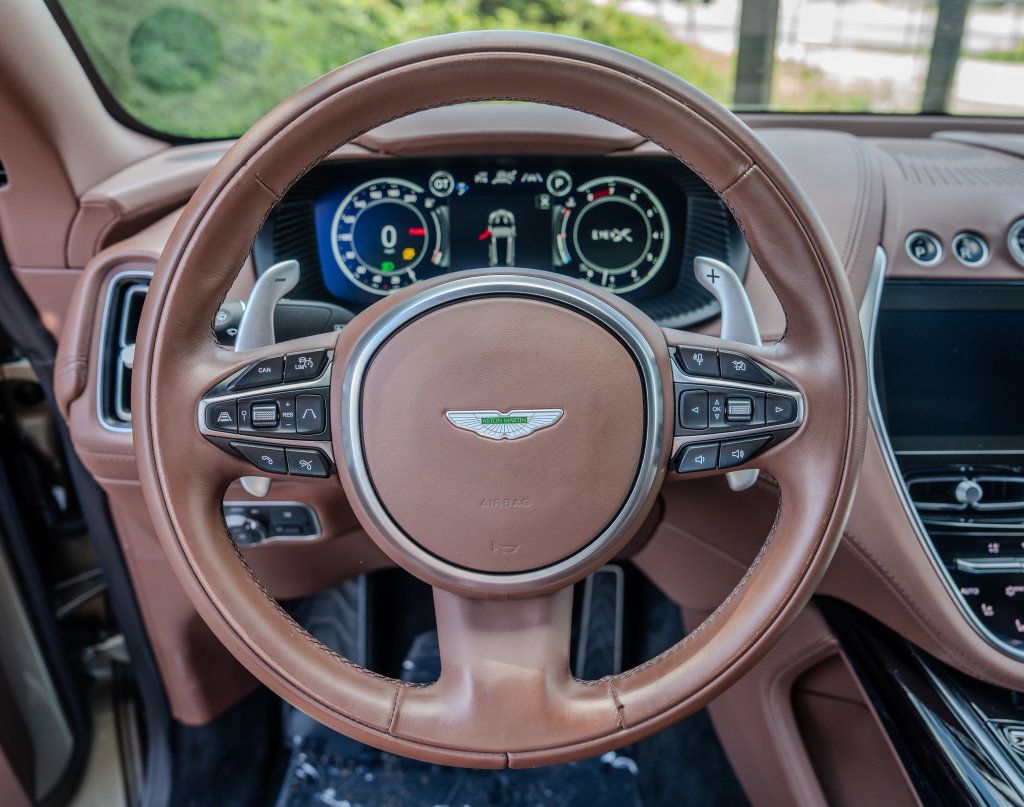 Used 2023 Aston Martin DBX AWD/4WD image 5