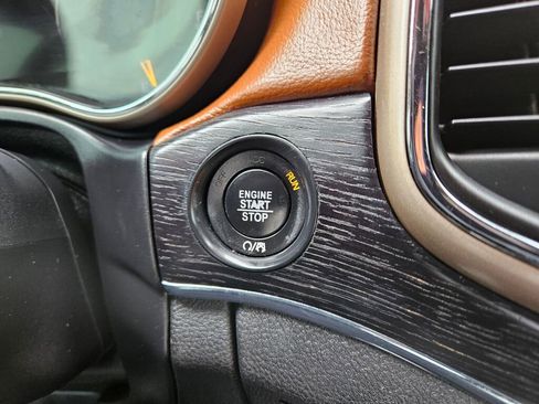 Used 2017 Jeep Grand Cherokee Summit w/ Platinum Series Group AWD/4WD image 28
