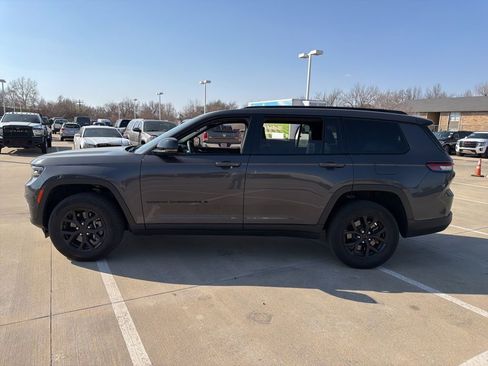 Used 2024 Jeep Grand Cherokee L Altitude image 4