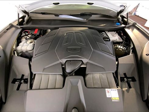 Used 2024 Porsche Cayenne Coupe image 32