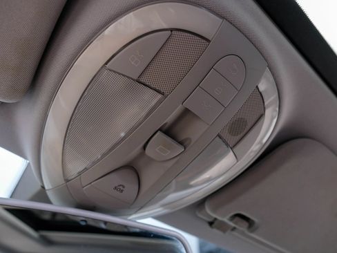Used 2009 Mercedes-Benz E 550 Sedan image 24