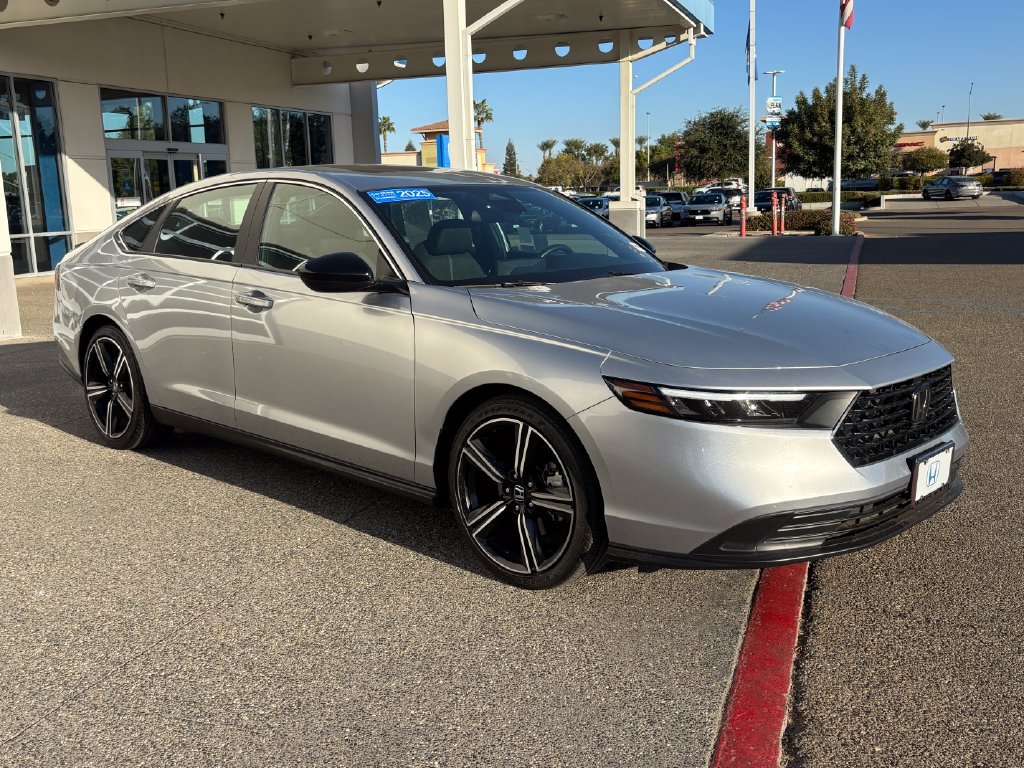 Used 2025 Honda Accord Sport image 3