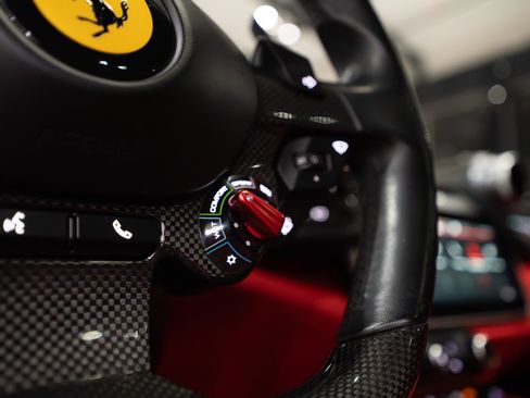 Used 2018 Ferrari GTC4Lusso T image 25