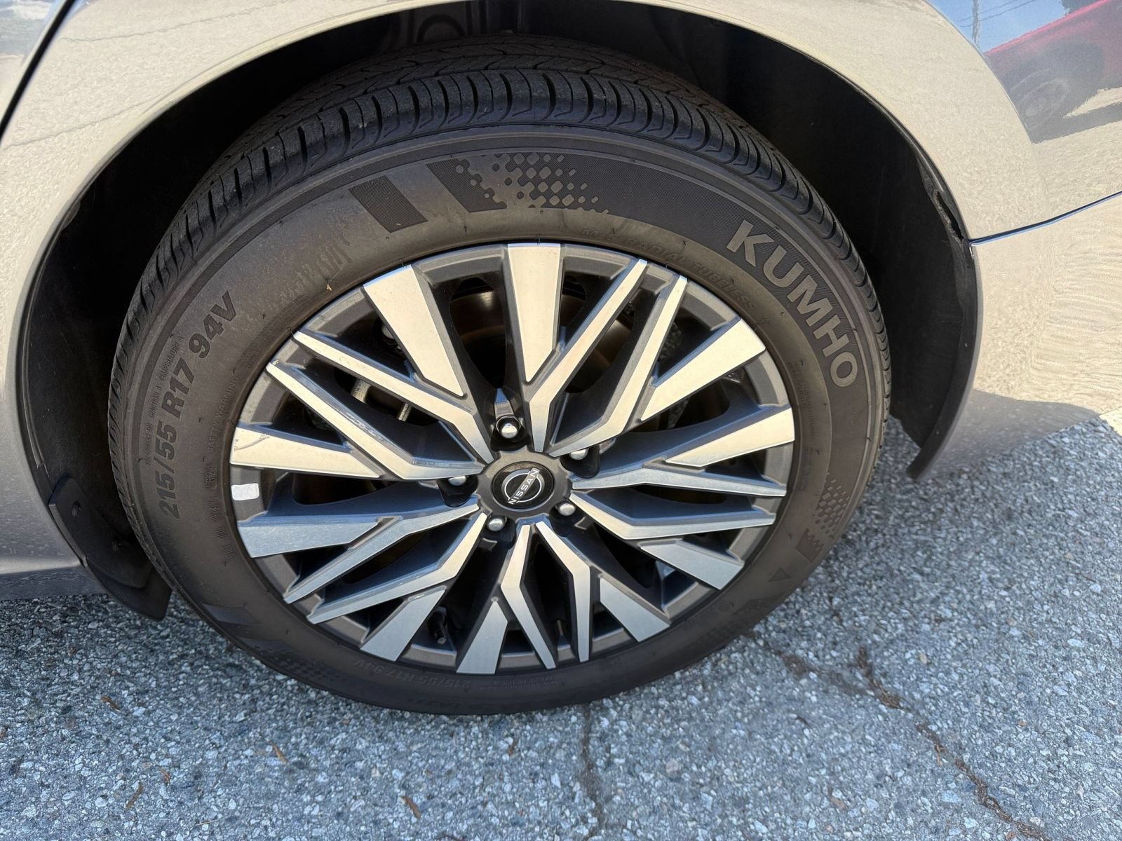 Used 2025 Nissan Altima 2.5 SV FWD image 30
