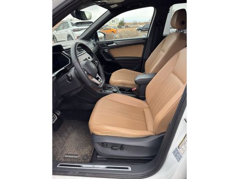 Used 2022 Volkswagen Tiguan SE R-Line image 2