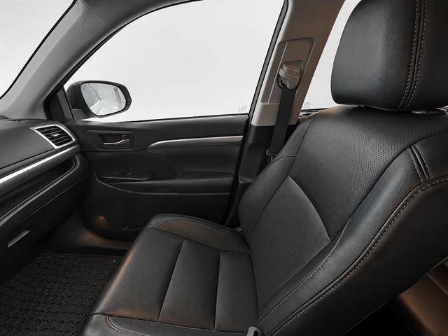 Used 2019 Toyota Highlander Limited Platinum AWD/4WD image 14