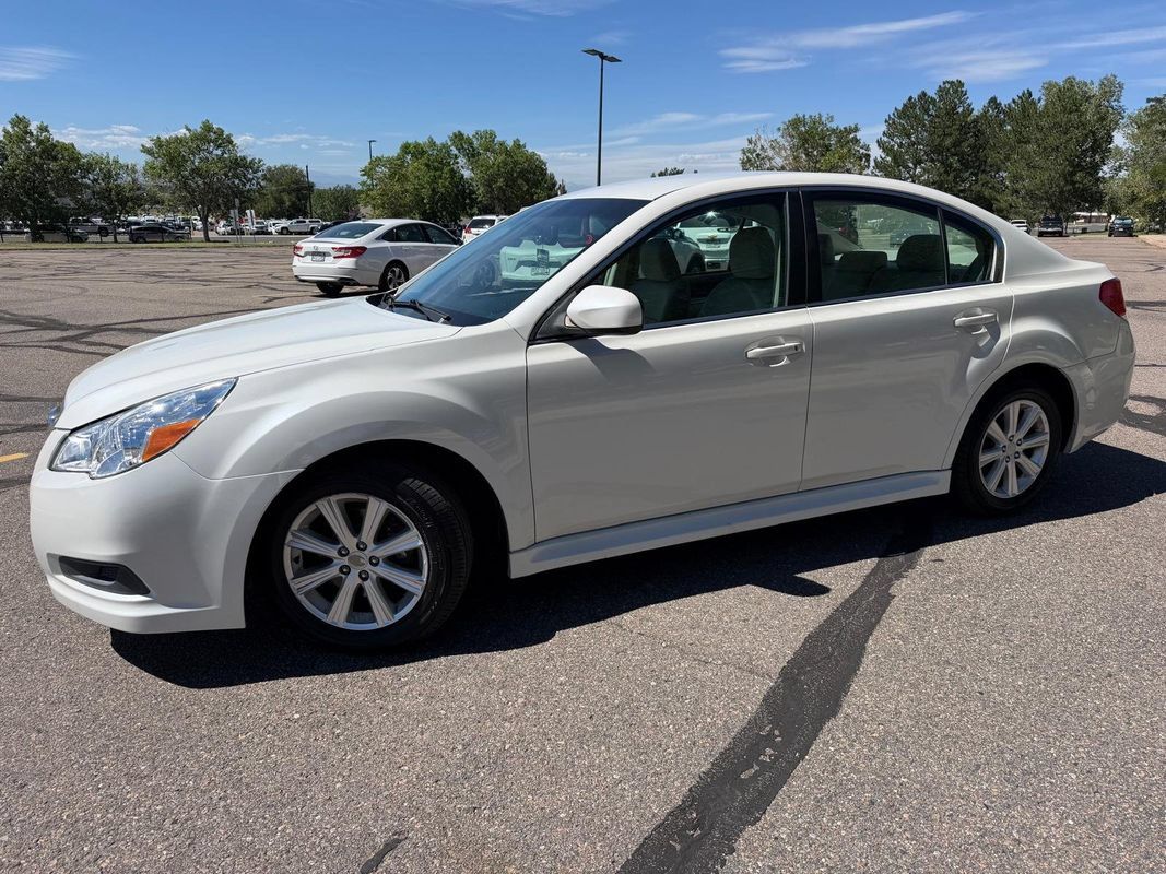 Used 2011 Subaru Legacy 2.5i Premium w/ All-Weather Pkg AWD/4WD image 3