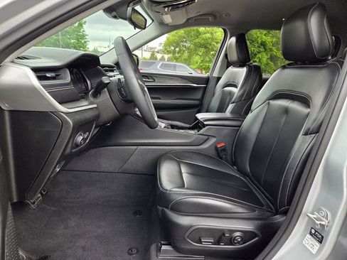 Used 2023 Jeep Grand Cherokee L Limited AWD/4WD image 9