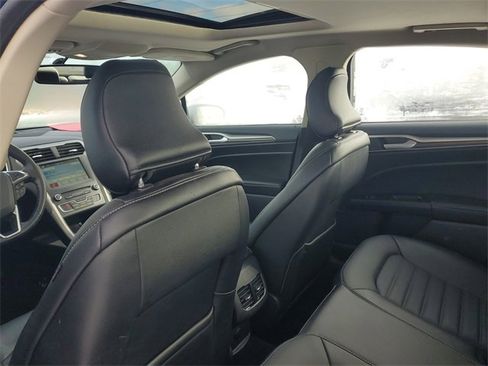 Used 2018 Ford Fusion SE w/ Fusion SE Technology Package image 9