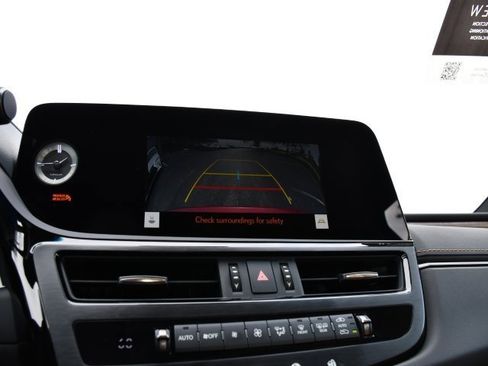 Certified 2025 Lexus ES 300h w/ Premium Package image 16