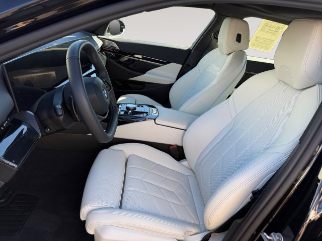 Certified 2026 BMW 530i xDrive w/ Premium Package AWD/4WD image 9