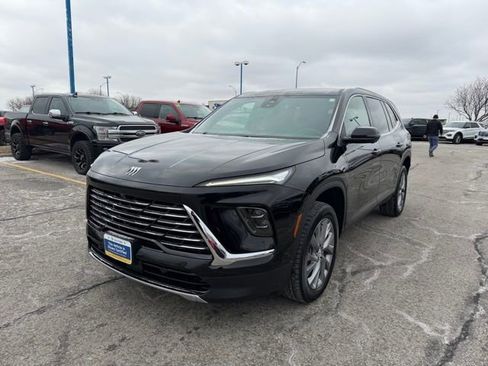 Used 2025 Buick Enclave Preferred image 10