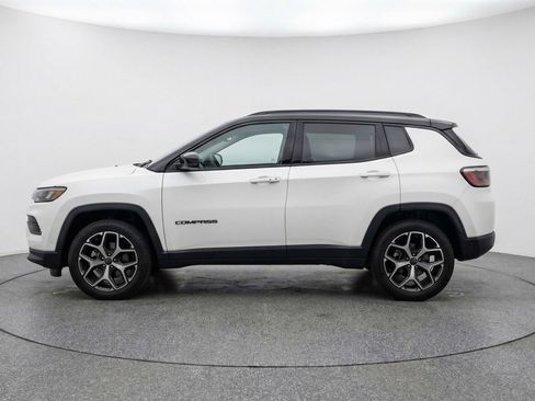 Used 2025 Jeep Compass Limited image 5