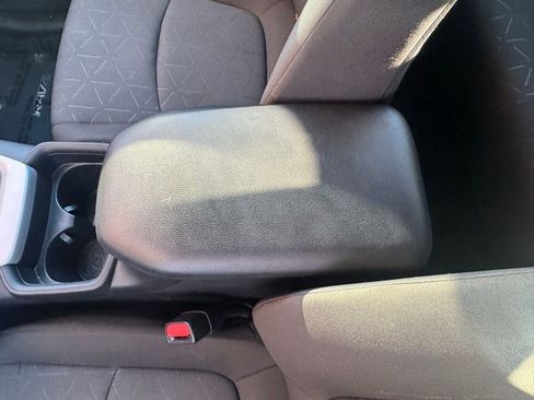 Used 2021 Toyota RAV4 XLE image 31