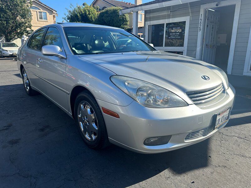 Used 2002 Lexus ES 330 w/ Premium Pkg FWD image 3