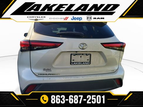 Used 2021 Toyota Highlander LE FWD image 5