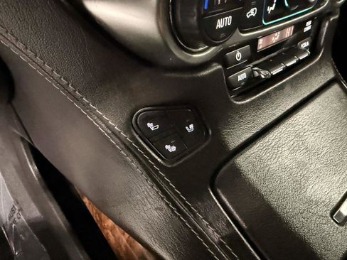 Used 2019 Chevrolet Suburban Premier image 19