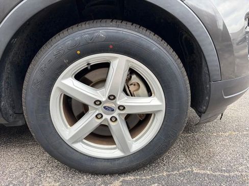Used 2019 Ford Explorer XLT w/ Equipment Group 201A FWD image 12