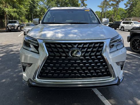 Used 2023 Lexus GX 460 Premium w/ Accessory Package image 3