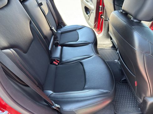 Used 2023 Jeep Compass Trailhawk image 30