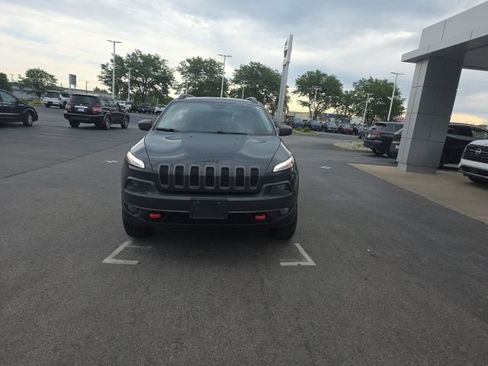 Used 2016 Jeep Cherokee Trailhawk w/ Leather Interior Group AWD/4WD image 2