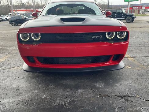 Used 2018 Dodge Challenger SRT Hellcat image 2