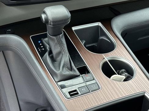 Used 2023 Toyota Sienna LE image 22