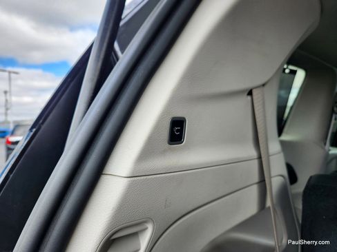 Used 2022 Chrysler Pacifica Touring-L image 35