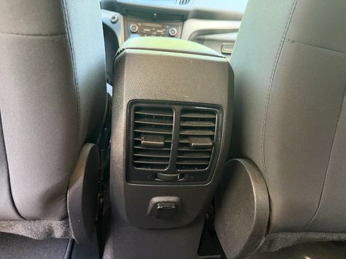 Used 2019 Ford Escape SE FWD image 17