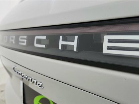 Used 2022 Porsche Cayenne image 17