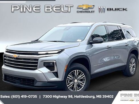 Used 2024 Chevrolet Traverse LT image 10