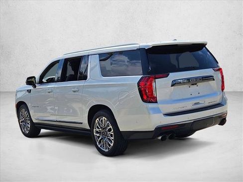 Used 2023 GMC Yukon XL Denali Ultimate AWD/4WD image 8