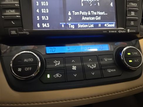 Used 2018 Toyota RAV4 Limited w/ Advanced Technology Package AWD/4WD image 31