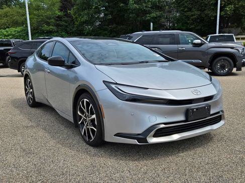 Used 2024 Toyota Prius Prime Premium w/ Advanced Technology Package FWD image 8