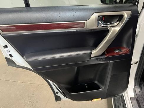 Used 2017 Lexus GX 460 AWD/4WD image 16
