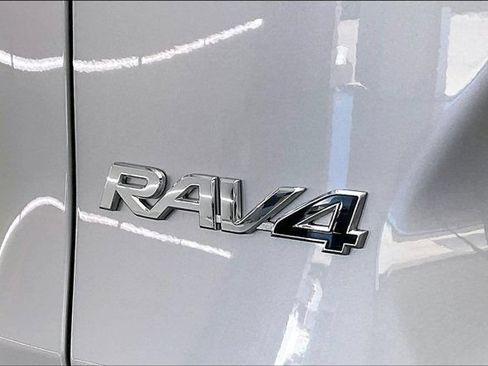 Used 2022 Toyota RAV4 LE AWD/4WD image 30