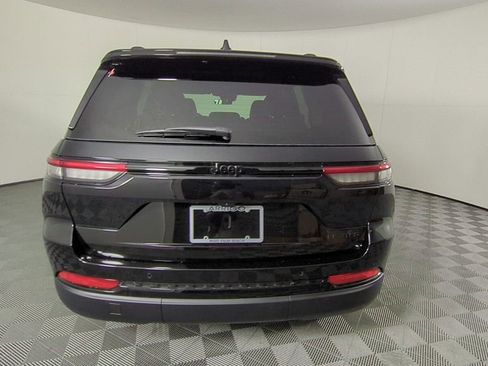 New 2025 Jeep Grand Cherokee Limited w/ Black Appearance Package RWD image 5