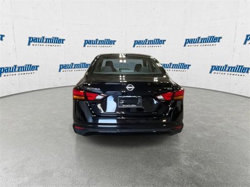 Used 2023 Nissan Altima 2.5 SV image 9