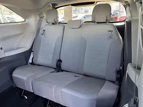 Used 2022 Toyota Sienna LE image 30