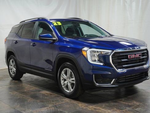 Used 2023 GMC Terrain SLE w/ Driver Convenience Package image 1