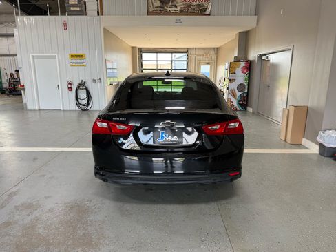 Used 2016 Chevrolet Malibu LT w/ Leather Package FWD image 6
